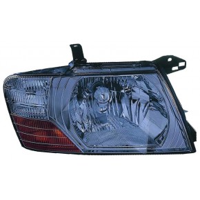 Правая фара под корректор Mitsubishi Pajero - 3 поколение