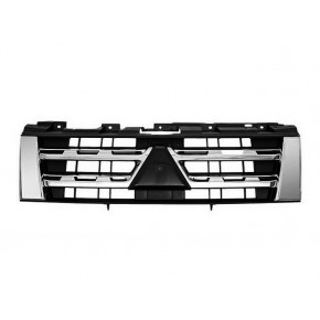 Решетка радиатора хром - черная Mitsubishi Pajero - 4 поколение