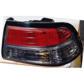 Задний фонарь внешний правый тонир - красный 3 l Nissan Maxima QX A32