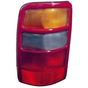 Задний фонарь внешний правый трехцветный Chevrolet Yukon / Suburban / Tahoe / Silverando C10
