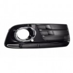 Решетка в передний бампер правая с отверстиями под противотуманки хром молдинг Audi Q5