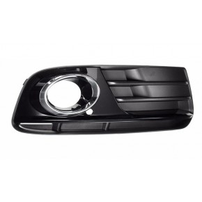 Решетка в передний бампер правая с отверстиями под противотуманки хром молдинг Audi Q5