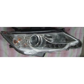 Фара правая линзованная (ксенон) с регулирующим мотором с led (светодиоды) Toyota Camry V50