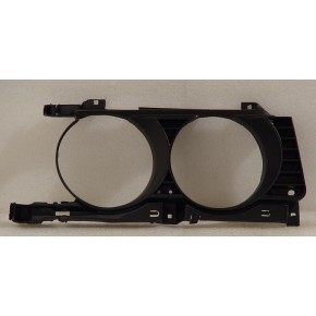 Рамка правой фары BMW E34