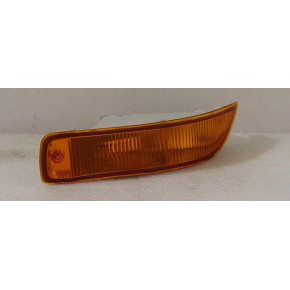 Указатель поворота в передний бампер левый Toyota Carina E / Corona / Caldina