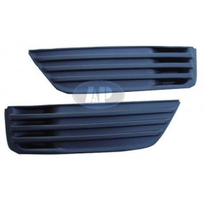 Заглушка противотуманной фары правая Ford Focus - 2 поколение