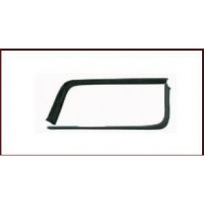 Молдинг переднего бампера правый Audi 100 C3