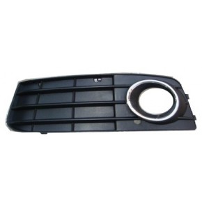 Решетка в бампер правая с отверстием под птф хром Audi A4 B8