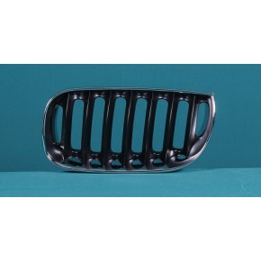 Решетка радиатора левая хром/черная BMW E83 X3