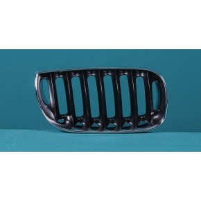 Решетка радиатора правая хром/черная BMW E83 X3