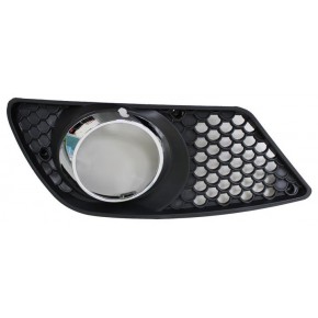 Решетка в передний бампер левая с отверстием под птф amg Mercedes W204