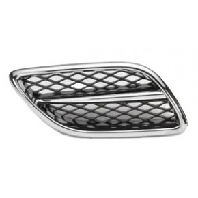 Решетка радиатора правая Nissan Primera P11