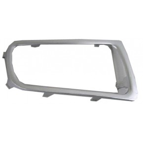 Молдинг противотуманной фары правый титан Mazda 6 - 1 поколение