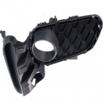 Решетка в передний бампер левая с отверстием для птф Mazda 3 - 2 поколение