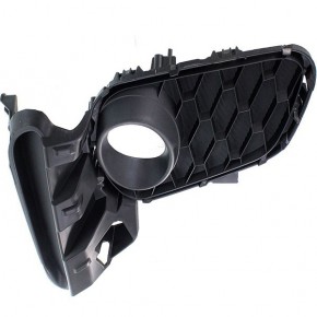 Решетка в передний бампер левая с отверстием для птф Mazda 3 - 2 поколение