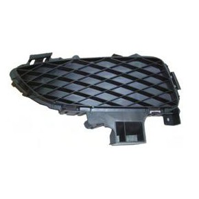 Решетка в передний бампер правая без отверстия под птф Mazda 3 - 1 поколение