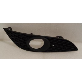 Решетка в передний бампер правая с отверстием под птф Opel Astra H