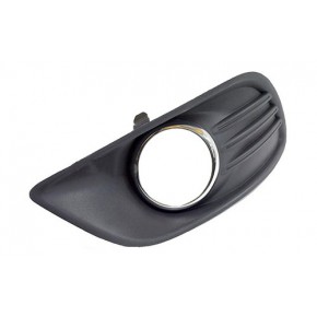 Решетка в передний бампер левая с отверстием под птф euro с хром молдингом Ford Focus - 2 поколение