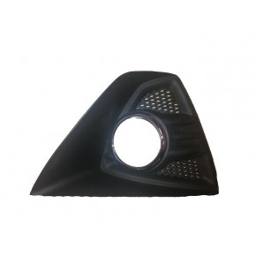 Решетка в передний бампер левая с отверстием под птф Ford Focus - 2 поколение