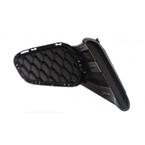 Решетка в передний бампер левая без отверстия под птф Mazda 3 - 2 поколение