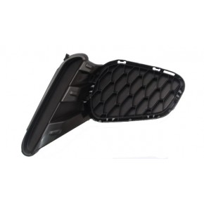 Решетка в передний бампер правая без отверстия под птф Mazda 3 - 2 поколение