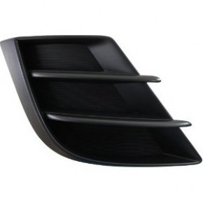 Решетка в передний бампер правая без отверстия под птф usa 2.0l Mazda 3 - 2 поколение