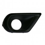 Решетка в передний бампер правая с отверстием под птф Subaru Forester