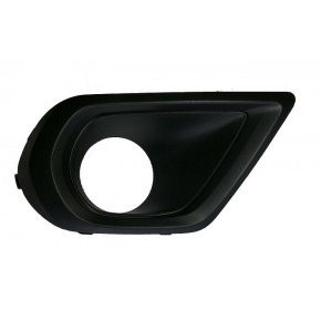 Решетка в передний бампер правая с отверстием под птф Subaru Forester