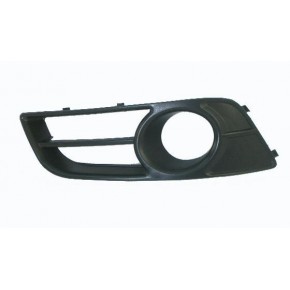 Решетка в передний бампер левая с отверстием под птф Toyota Corolla DE120 / ZE120 хетчбек