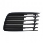 Решетка в передний бампер правая без отверстия под птф Toyota Prius