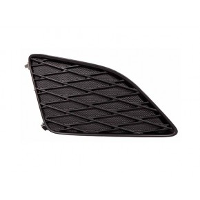 Решетка в передний бампер правая без отверстия под птф (седан) euro Toyota Corolla E150 седан