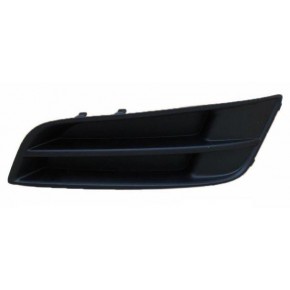 Решетка в передний бампер левая без отверстия под птф Toyota Corolla DE120 / ZE120 хетчбек