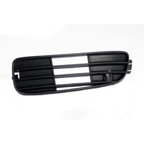 Решётка в передний бампер левая Audi B4