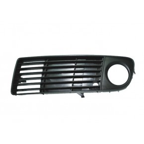 Решётка в передний бампер левая с отверстием под птф Audi A6 C5