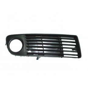 Решётка в передний бампер правая с отверстием под птф Audi A6 C5