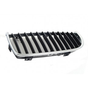 Решётка радиатора левая хром чёрная BMW E90 седан / E91 универсал