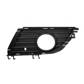 Решётка в передний бампер левая с отверстием под птф Opel Corsa C