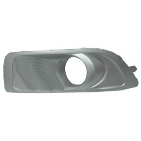 Решётка в передний бампер правая с отверстием под птф Subaru Legacy