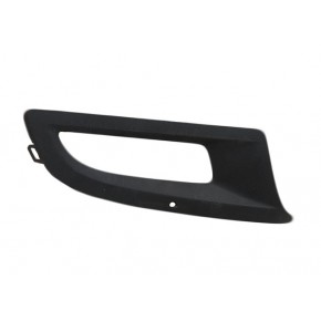 Решётка в передний бампер правая с отверстием под птф Volkswagen Polo седан / хетчбек