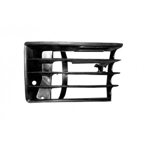 Решётка в передний бампер правая с отверстием под птф Audi 100 C4