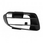 Решётка в передний бампер правая Audi B3