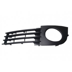 Решётка в передний бампер левая с отверстием под птф (седан) Audi A6 C5