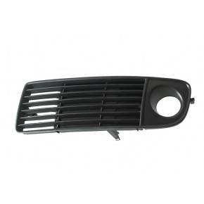 Решётка в передний бампер левая с отверстием под птф чёрная (седан) Audi A6 C5
