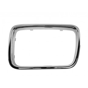 Рамка решётки радиатора левая хром BMW E34