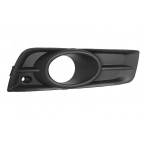 Решётка в передний бампер правая с отверстием под птф Chevrolet Cruze