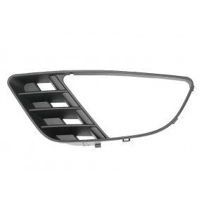 Решётка в передний бампер левая с отверстием под птф Ford Fiesta - 5 поколение