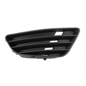 Решётка в передний бампер правая без отверстия под птф Ford Fiesta - 5 поколение