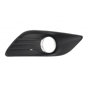 Решётка в передний бампер правая с отверстием под птф хром Ford Focus - 2 поколение