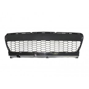 Решётка в передний бампер центральная Mazda 3 - 1 поколение