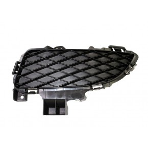 Решётка в передний бампер левая Mazda 3 - 1 поколение